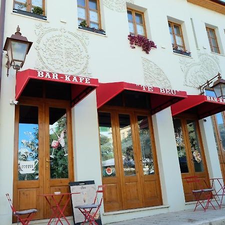 VlorëTebeu Coffe And Bar住宿加早餐旅馆 外观 照片