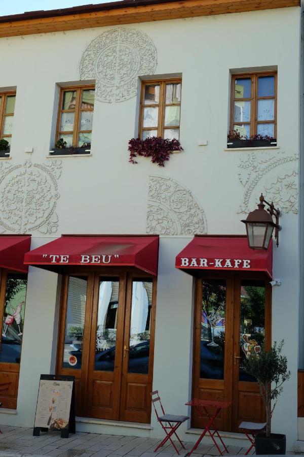 VlorëTebeu Coffe And Bar住宿加早餐旅馆 外观 照片